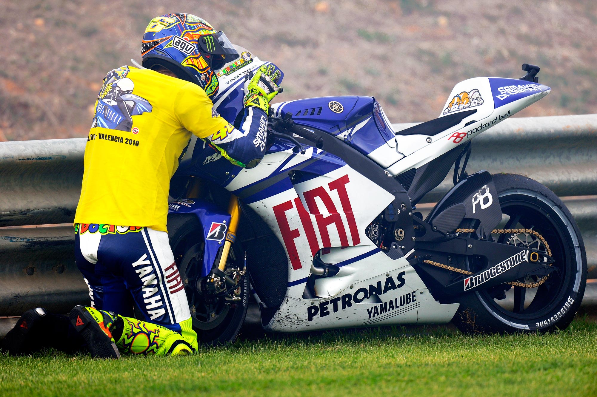 Valentino Rossi no se baja de la moto
