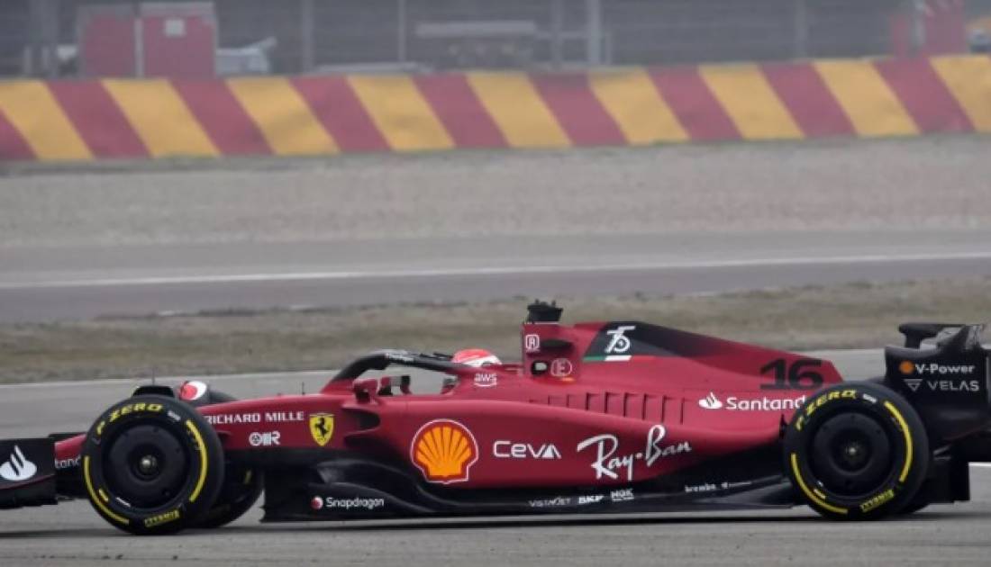 El Ferrari F1-75 ya en pista