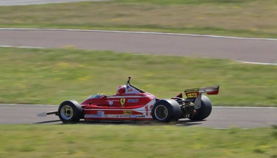 Leclerc, con la Ferrari de Villeneuve