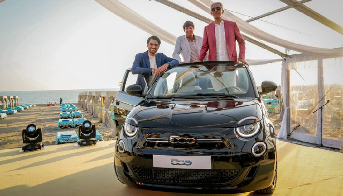 Andrea Bocelli en el espíritu del nuevo Fiat 500 eléctrico
