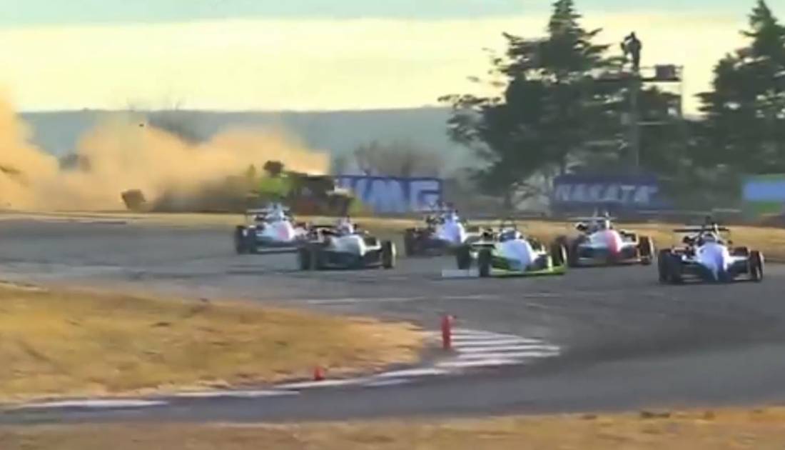 VIDEO: impresionante vuelco en la Fórmula Renault Plus