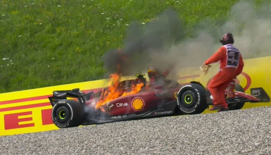 VIDEO: dramáticas imágenes del incendio de la Ferrari de Sainz