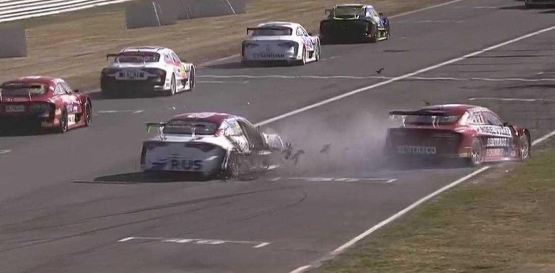 VIDEO: fuerte accidente en la final del Top Race Series