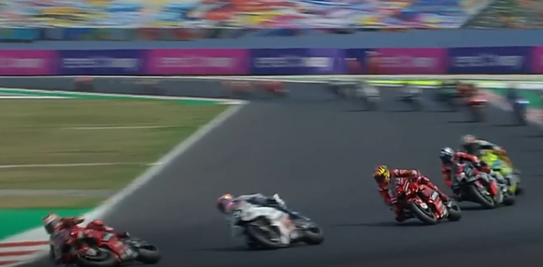 VIDEO: lideraba la carrera de MotoGP en San Marino y se cayó