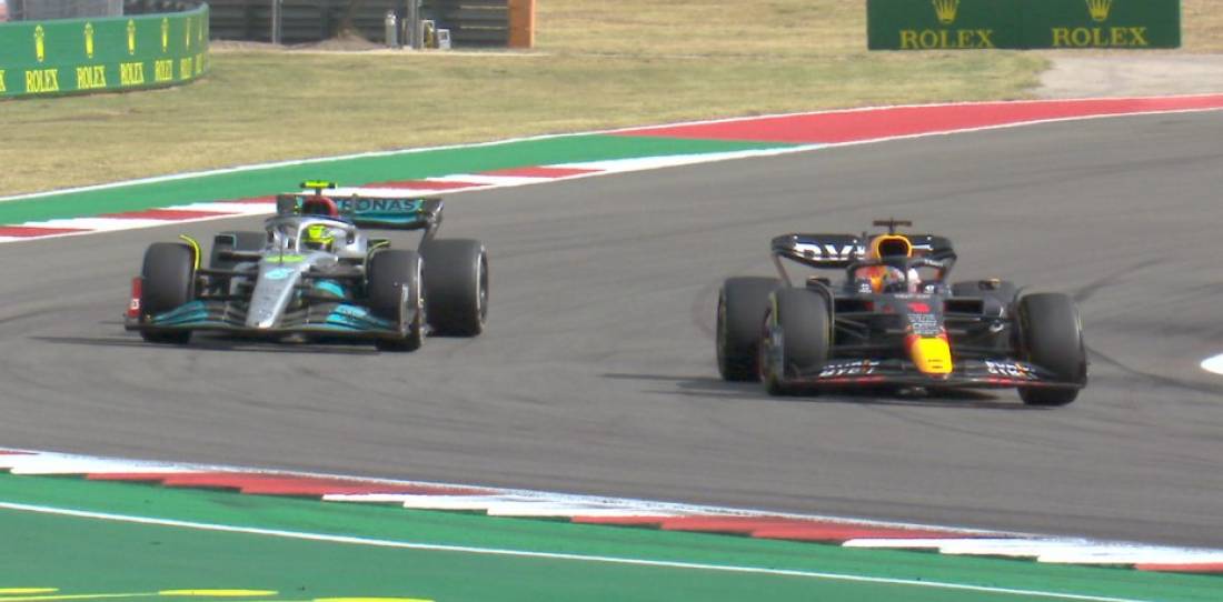 F1: Verstappen aceleró, lo retrasaron y volvió adelante para ganar en Austin
