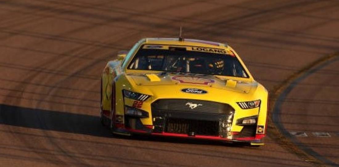 NASCAR: Joey Logano marcó la Pole para el Championship 4