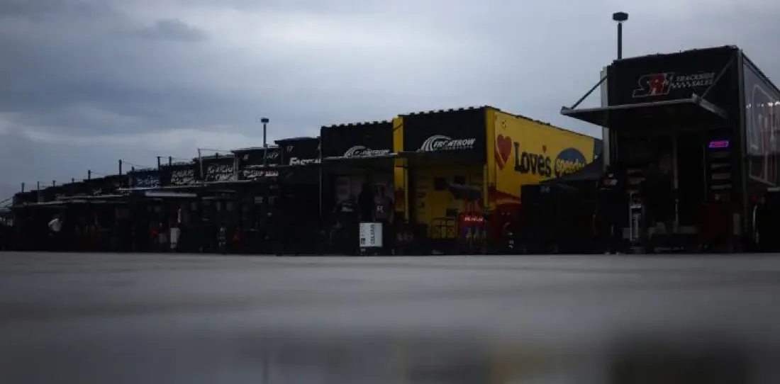 La lluvia suspendió la actividad en el NASCAR