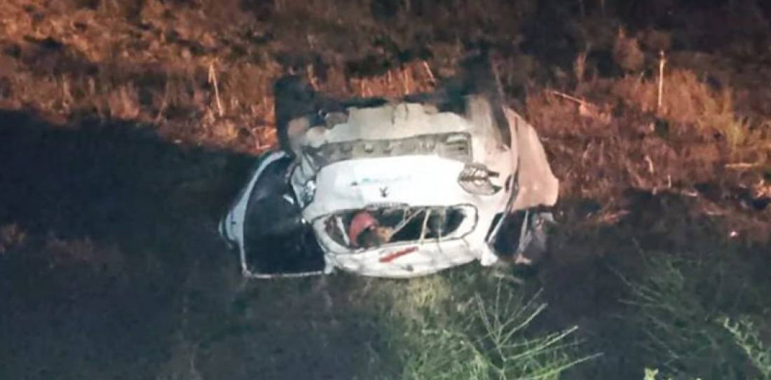 Fatal accidente en la Ruta 2: un hombre falleció tras volcar con su vehículo