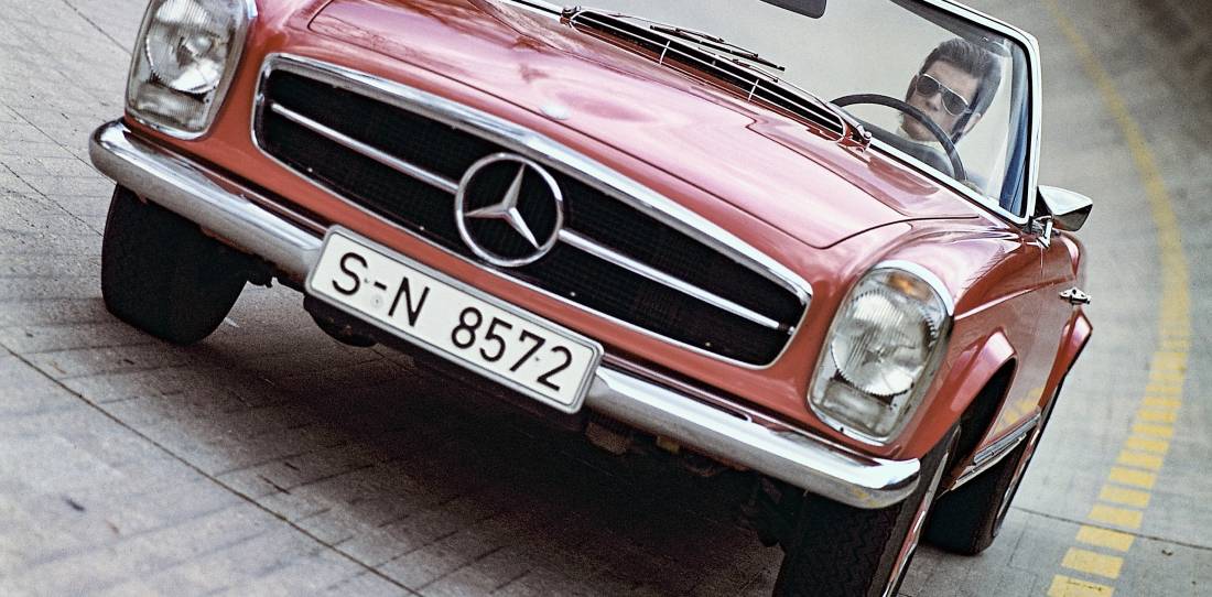 Mercedes-Benz y los 60 años de "Pagoda" 230 SL
