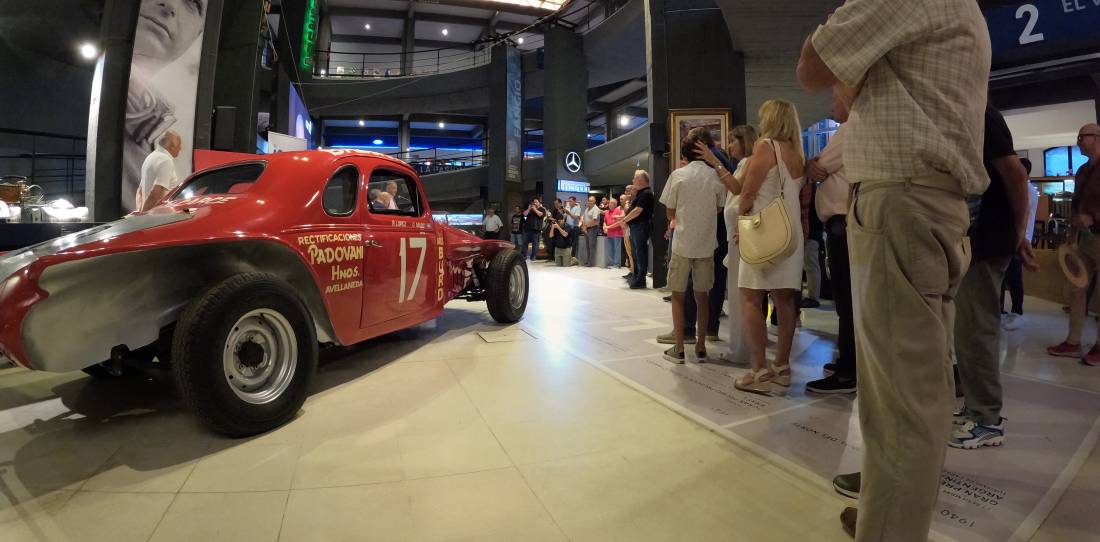 Exhiben el auto de Calamante en el Museo Fangio