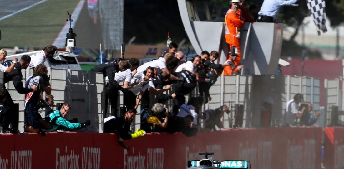 Fórmula 1: La FIA prohíbe festejar a los mecánicos