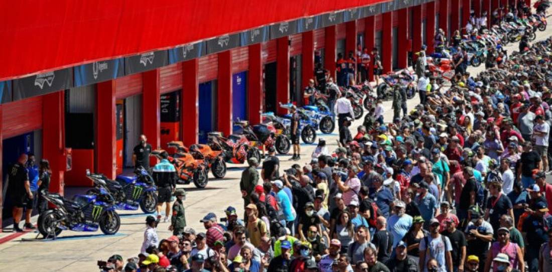 MotoGP en Argentina: todo el color del público en Termas de Rio Hondo