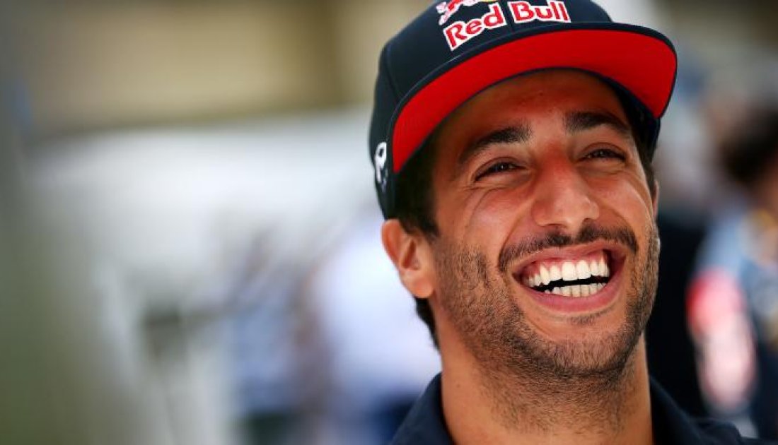 Ricciardo reta a Hamilton