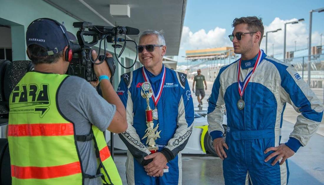 VICTORIA ARGENTINA EN USA Carburando