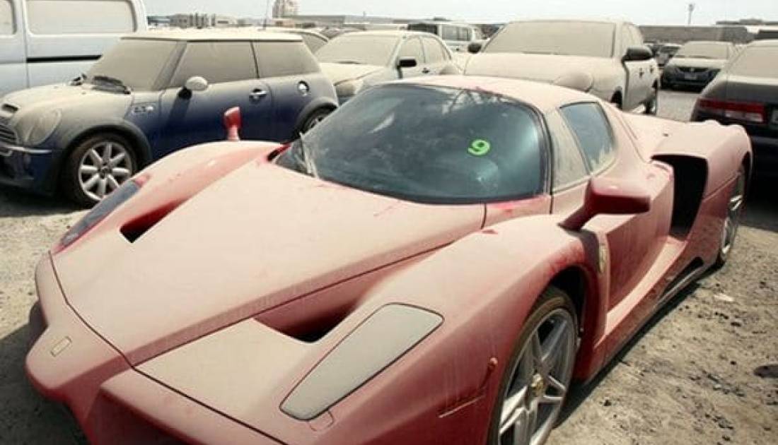 Los autos de lujo abandonados en Dubai