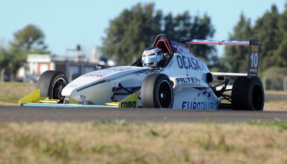 Otro Pernía ganador: Tiago festejó en la Fórmula Renault 2.0