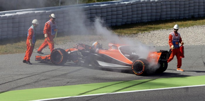 Alonso rompió el motor y se fue a jugar al pádel