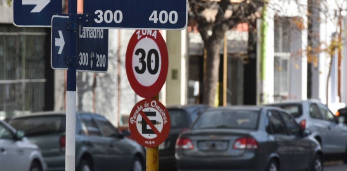 Proponen reducir la velocidad máxima urbana a 30 km/h