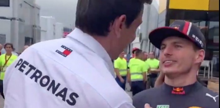 El saludo de Hamilton y Wolff al Campeón