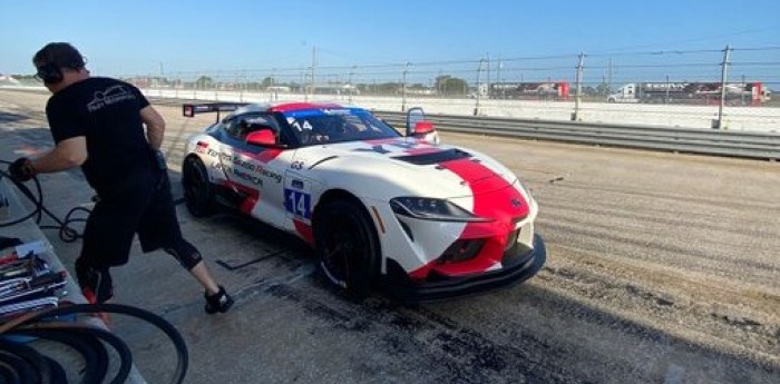 Jakos giró en Sebring