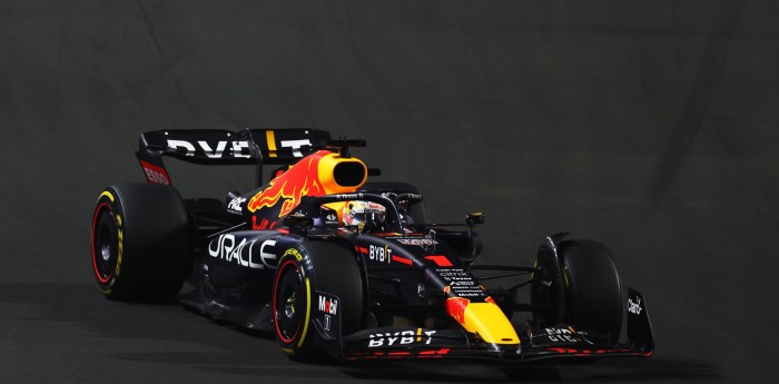 Verstappen pudo con Leclerc y ganó en Arabia Saudita