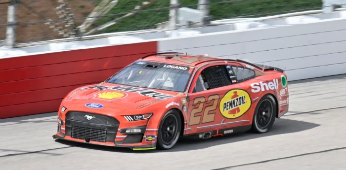 Nascar: Joey Logano, con pole position en Darlington