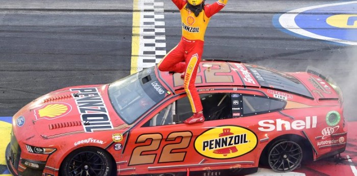 Nascar: Logano ganó con polémica en Darlington