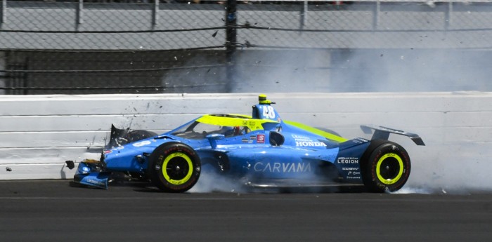 Jimmie Johnson chocó pero fue premiado