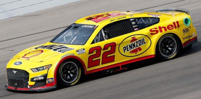 Nascar: gran triunfo de Logano sobre Busch