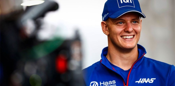 Mick Schumacher es observado por Red Bull