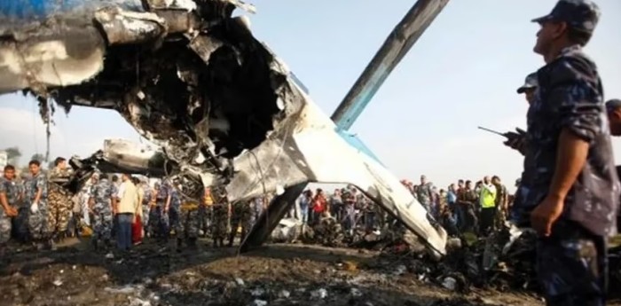 VIDEO: 68 muertos en un accidente de avión en Nepal donde viajaba un argentino