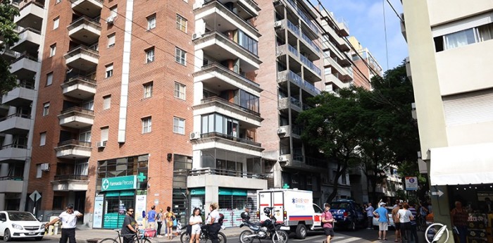 Conmoción en Rosario: un hombre falleció tras caerse de un edificio