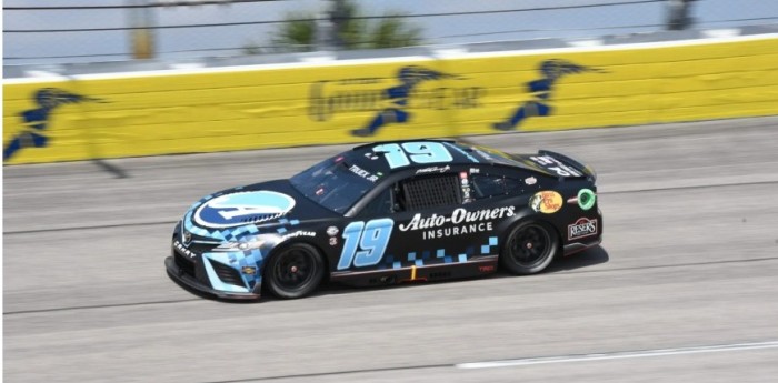 NASCAR: Truex marcó el ritmo en Darlington y se quedó con la pole