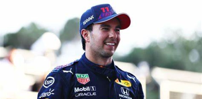 Checo Pérez con el Red Bull por las calles de Madrid