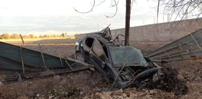 Accidente fatal en Mendoza: dos hombres fallecieron tras impactar contra un poste