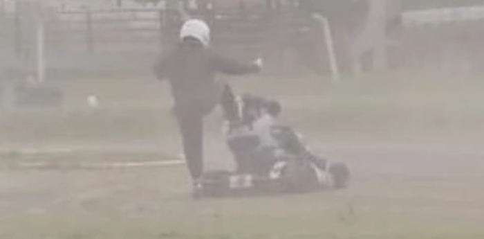 ¡Repudiable! Un piloto de karting desmayó a trompadas y piñas a otro rival en una carrera