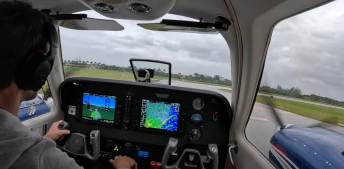 ¡Un piloto con altura! Grosjean y una experiencia inolvidable a bordo de un avión