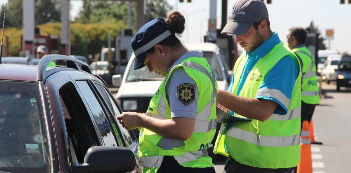 ¿Qué papeles tenés que tener si te para la policía yendo a la Costa?