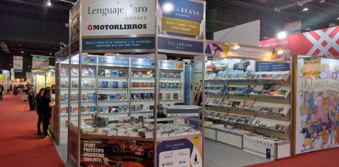 Carburando te muestra el stand más fierrero de la Feria del Libro