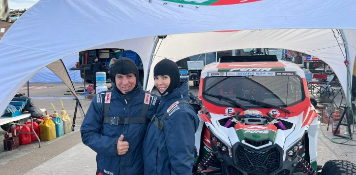 El paraguayo Santos, con su esposa de navegante en el Puma Energy Rally Team
