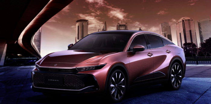 Toyota presenta el nuevo Crown, un sedán crossover ícono de su historia
