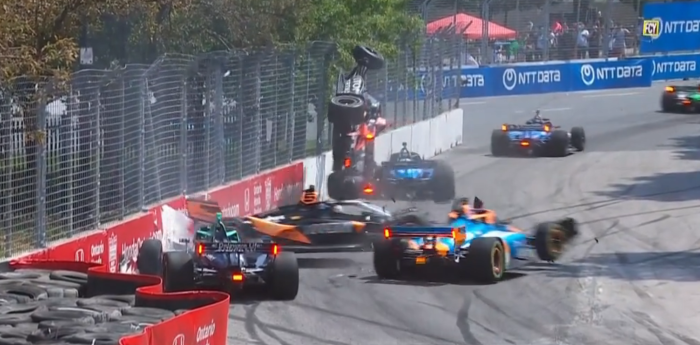 IndyCar: impresionante choque múltiple a pocas vueltas del final en Toronto