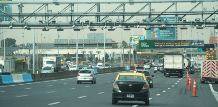 La Ciudad libera el peaje para los autos eléctricos y les cobra la mitad a los híbridos