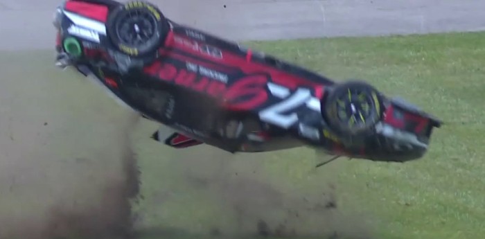 VIDEO: Corey LaJoie voló por los aires durante varios segundos en el NASCAR