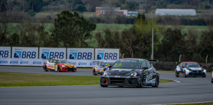 TCR South America: Reis apareció sobre el final y se quedó con la pole en Mercedes