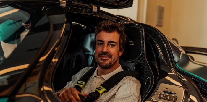 Fernando Alonso recibió su propio Aston Martin Valkyrie personalizado