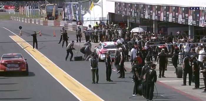 200Km de Buenos Aires del TC2000: el Fluence de Pernía - Moscardini pasó por boxes antes del cambio de piloto