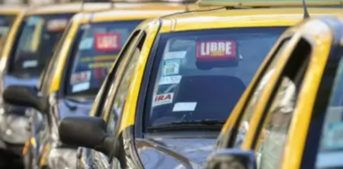 Habrá un aumento del 50% en la tarifa de los taxis en noviembre