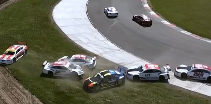 Masivo accidente en la largada del Top Race Series en San Jorge