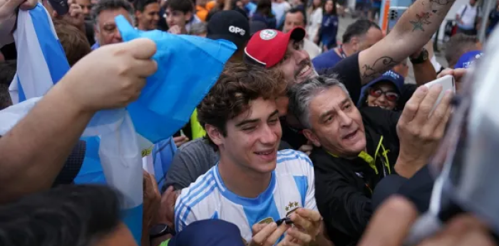 F1: el tierno regalo que Colapinto recibió de un fan